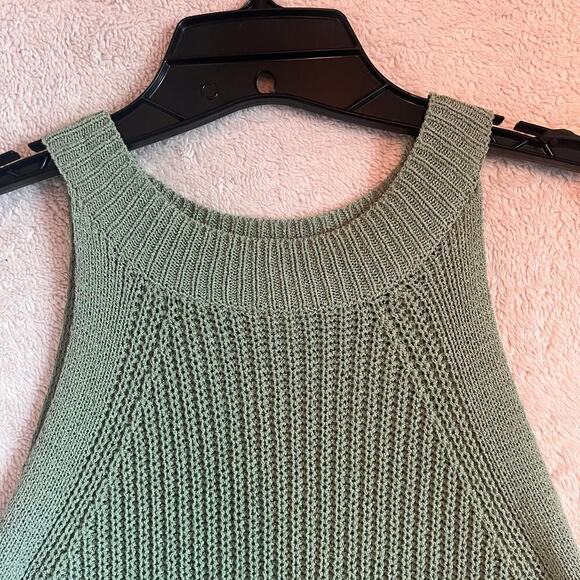 Women's Green Knit Halter Tank Size Large Fall Sleeveless Top Sage Olive - Picture 2 of 7